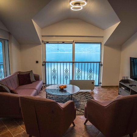Modern Waterfront 3-Bed Apartment Donja Kostanjica Eksteriør billede