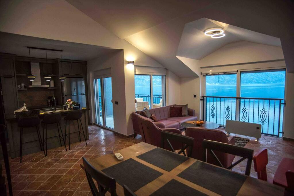 Modern Waterfront 3-Bed Apartment Donja Kostanjica Eksteriør billede