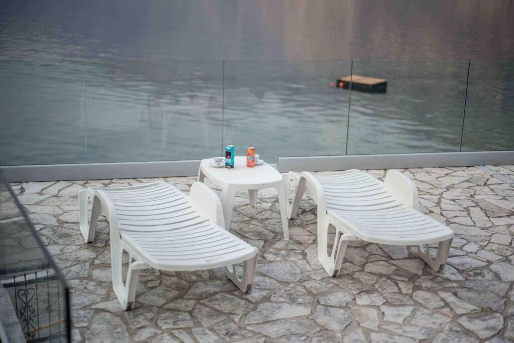 Modern Waterfront 3-Bed Apartment Donja Kostanjica Eksteriør billede