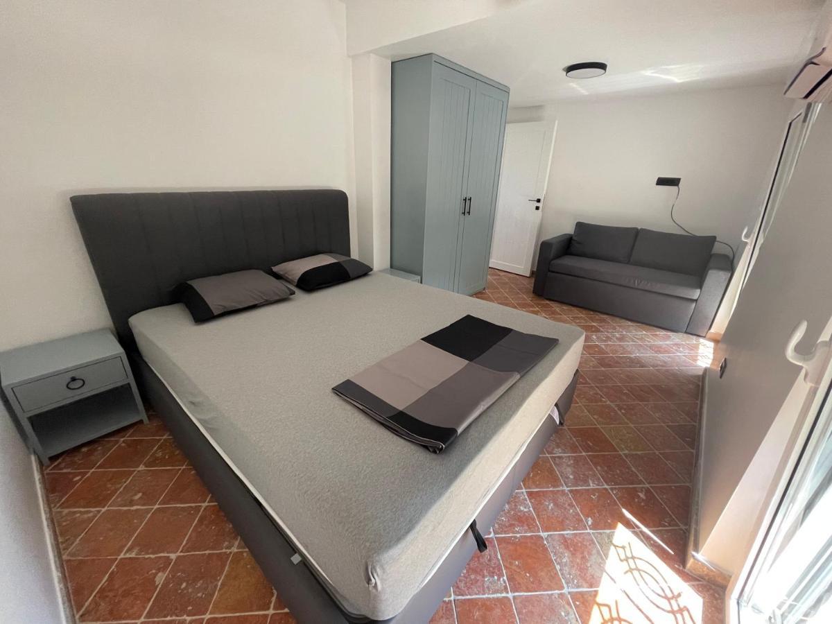 Modern Waterfront 3-Bed Apartment Donja Kostanjica Eksteriør billede